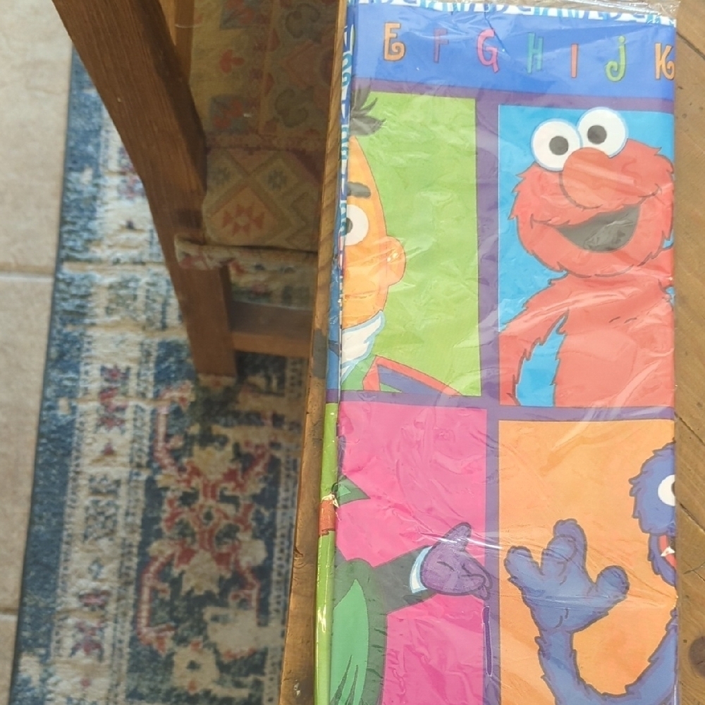 Designware Colorful Character Tablecover - Picture 2 of 3